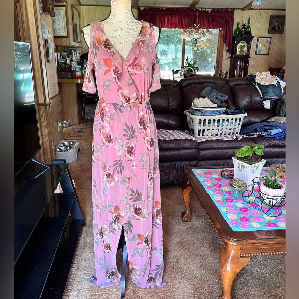 Woman’s beautiful Before You Collection long high low floral sheer long dress. - Picture 12 of 15